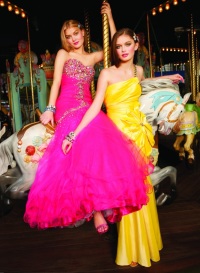 выпускные вечерние платья модные тренды 2012